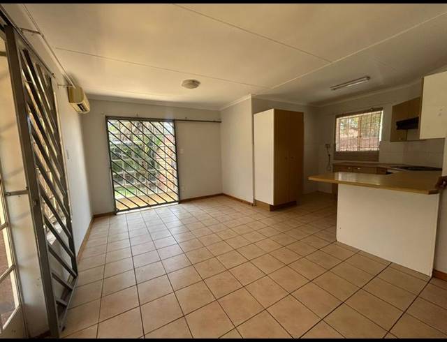 2 BEDROOM PROPERTY TO RENT IN DIE HOEWES